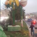 نصب المان دسته گل در ورودي شهر رودهن از سمت بومهن به منظور زيباسازي سيما و منظر شهري توسط  شهرداري رودهن
